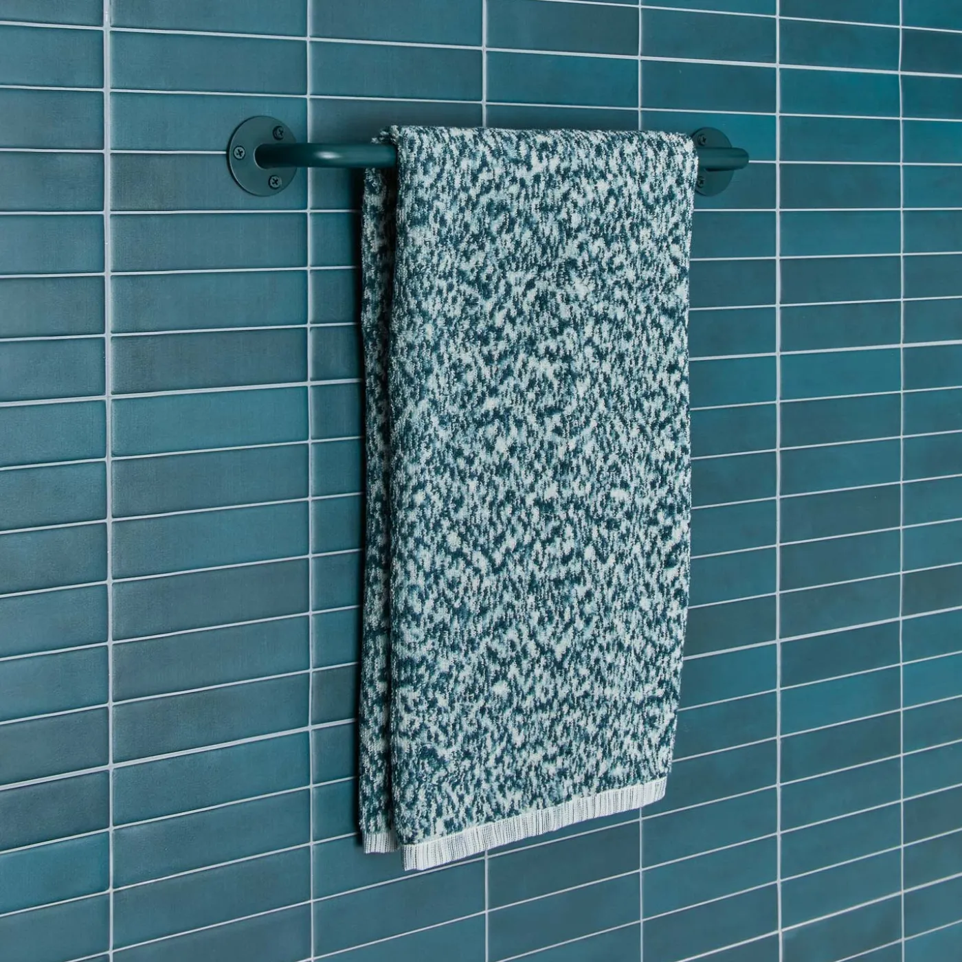 Essential Towel Bar