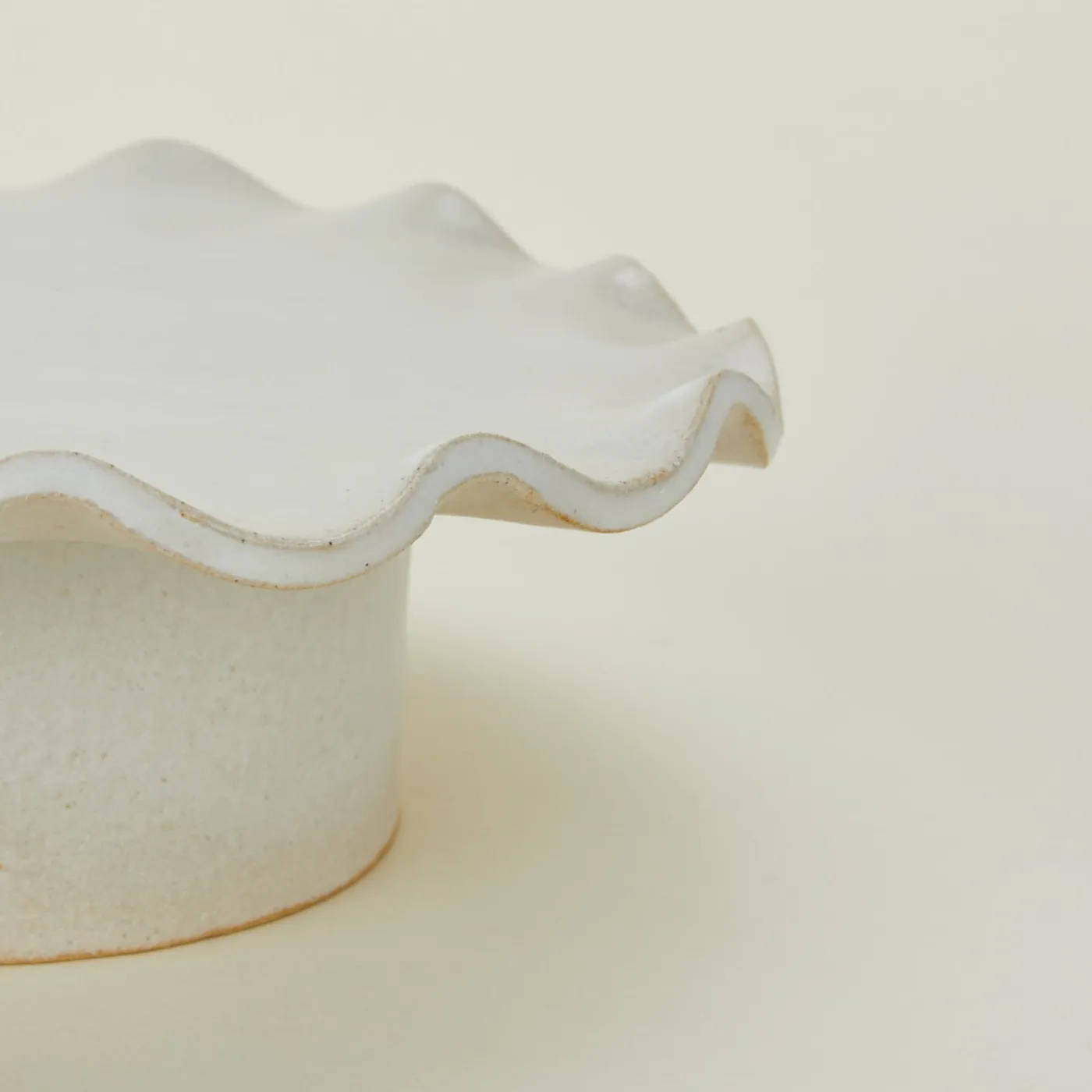 Ruffle Edge Pedestal