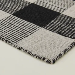 Simple Plaid Runner